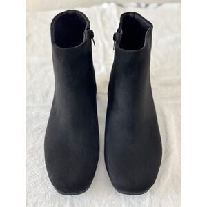 Time & Tru Black Faux Suede Ankle Boots (7.5W)